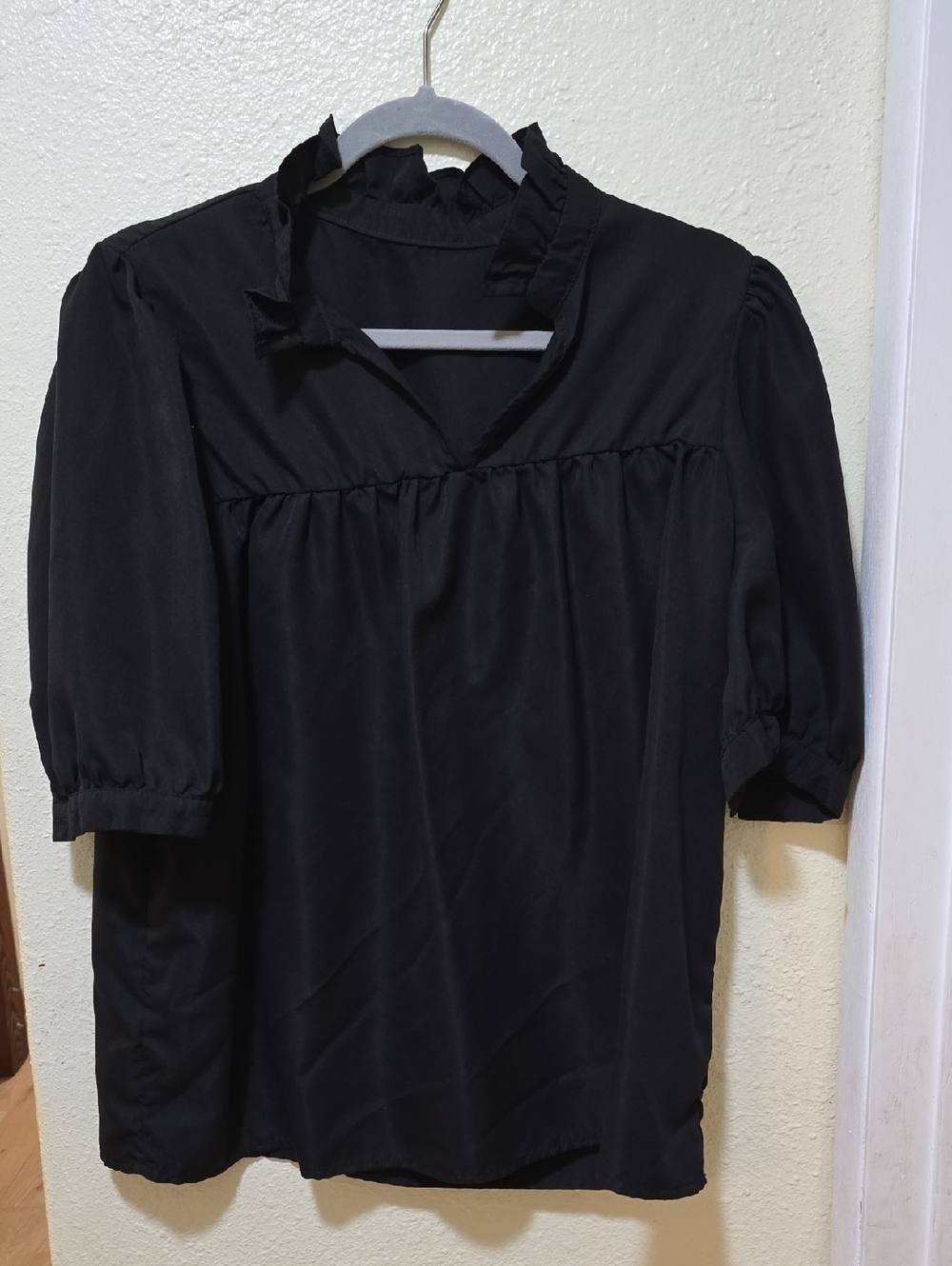 SHEIN Black Ruffle Collar Puff Sleeve Blouse